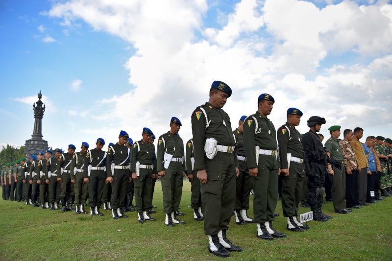 Ong Obama dao choi tren dong lua o &quot;que huong&quot; Indonesia-Hinh-7